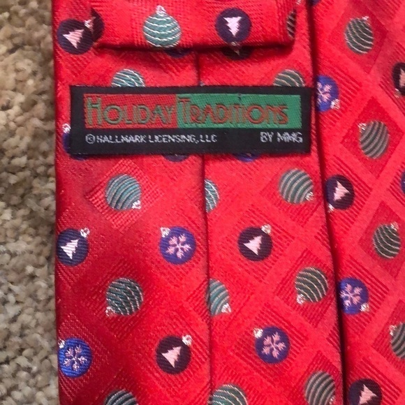 Men’s Hallmark Holiday Traditions Red Christmas Holiday Tie. - Picture 6 of 6